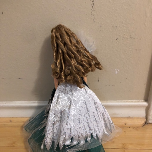 2005 Holiday Emerald Barbie Doll by Bob Mackie Mattel H8583 - Picture 6 of 6